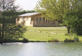 Woodpecker Lodge - Brook Meadow - sleeps 4 plus 2 - no pets
